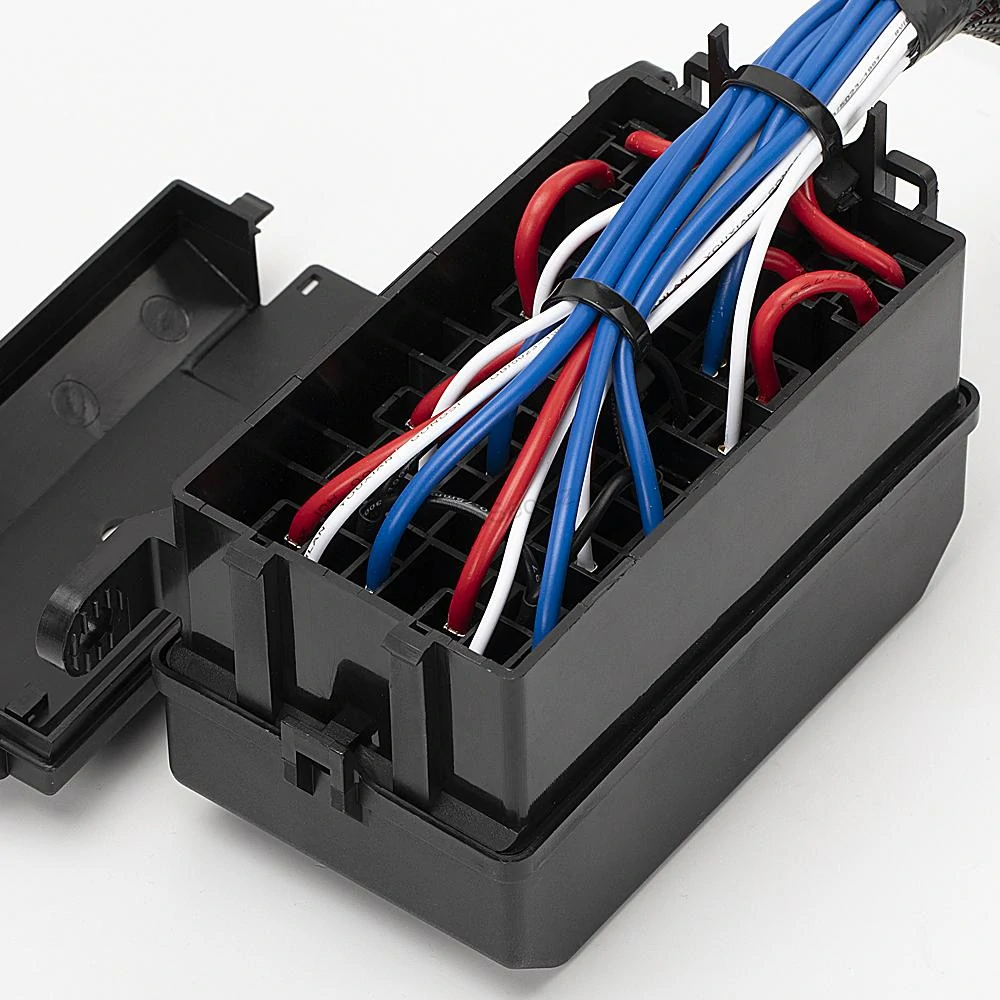 Reléový a pojistkový box 6 / 6, osazený