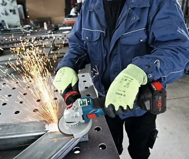 BOSCH Professional Úhlová bruska AKU 125 mm GWX 18V-15 SC