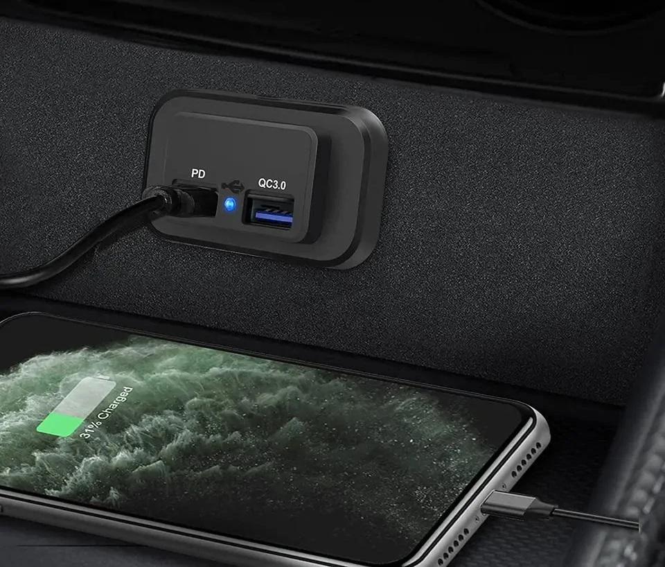 USB QC3.0 + USB-C zásuvka 12/24V, montáž na povrch, lineární